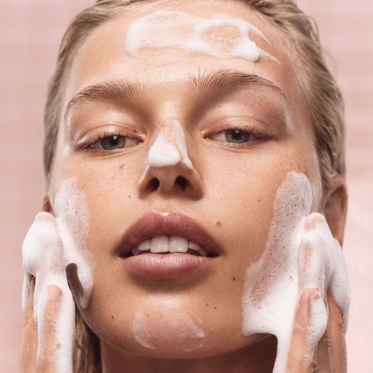 pink-dewtm-gel-cleanser-p3 Pinnk-Dew-4.jpg
